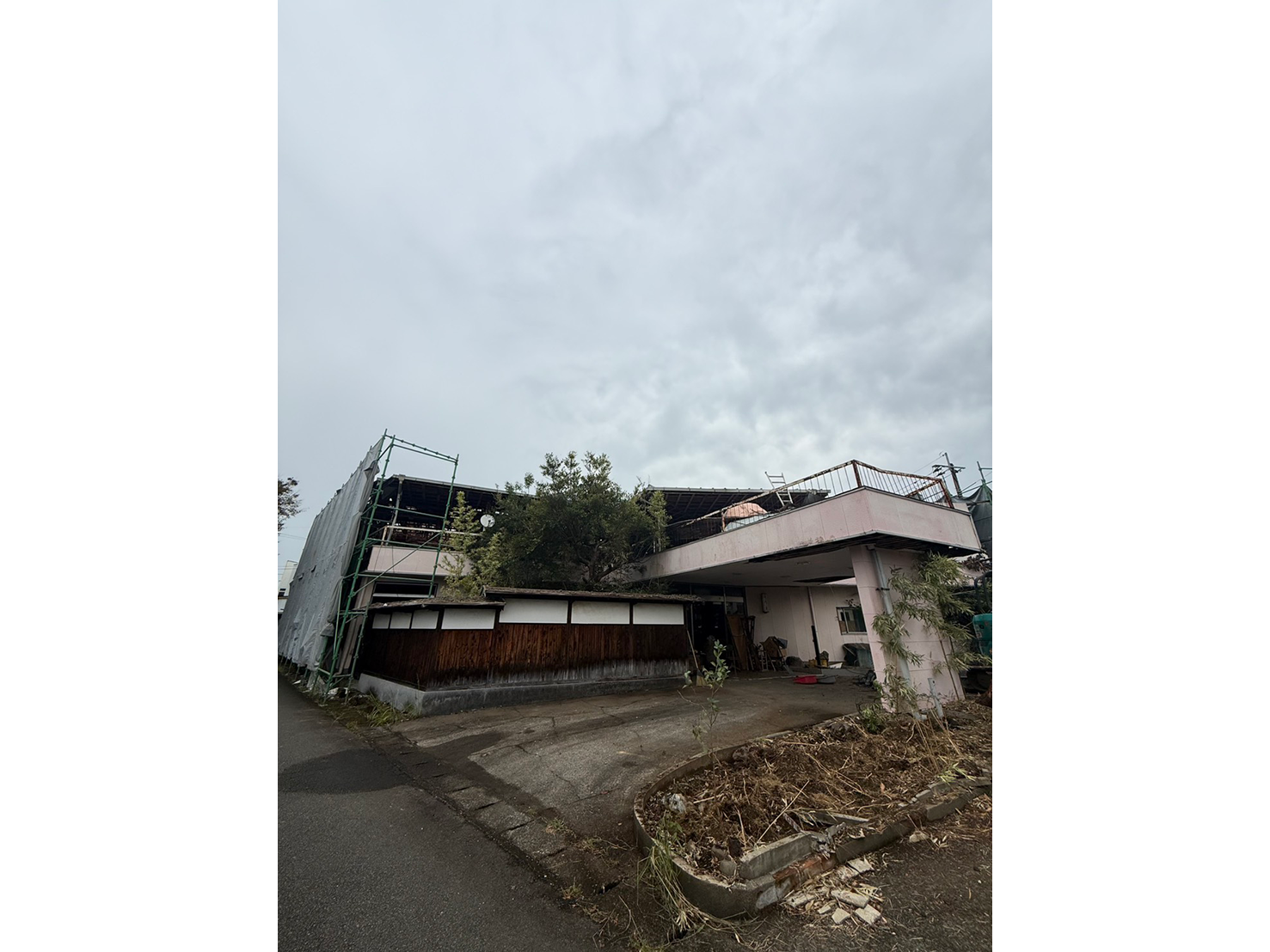 解体工事着手前の建物外観