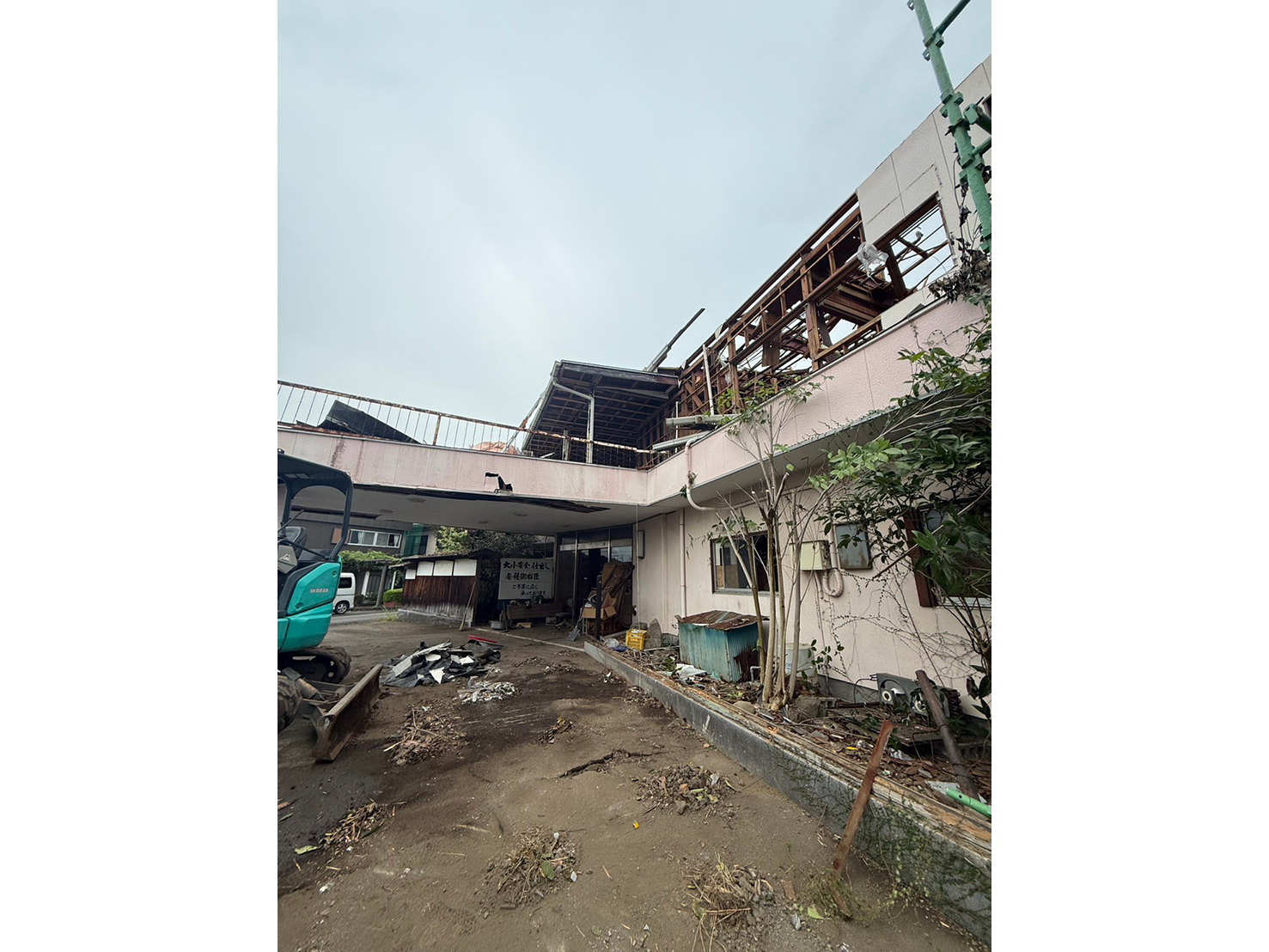 解体工事着手前の建物外観