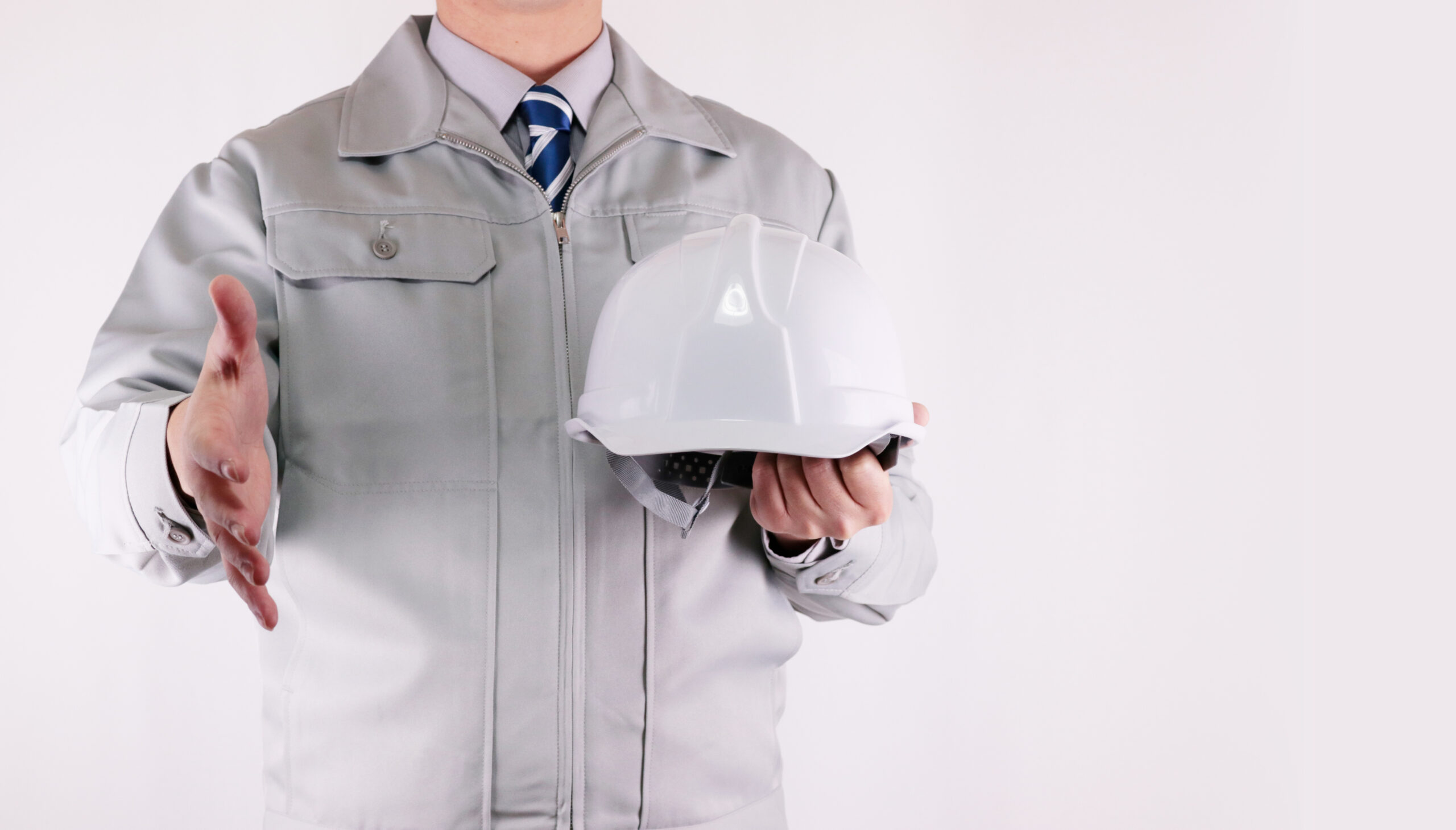 握手を求める男性